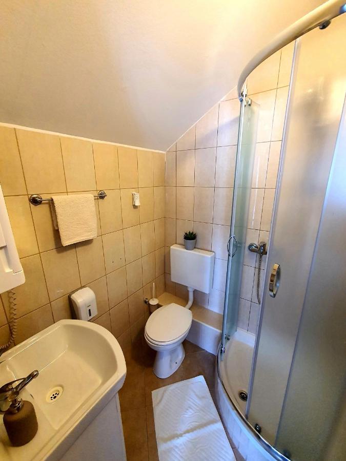 Guesthouse Kovacevic Korenica Bagian luar foto